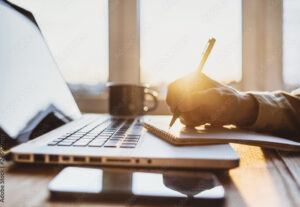 Eu vou criar artigos com 1.000 palavras para blogs e sites.