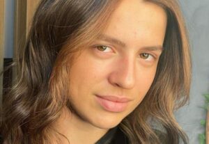 Eu vou criar vídeo e narração para sua marca