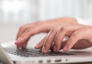 Eu vou digitar seus textos e artigos