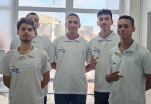 Eu vou fazer um anúncio junto com meus amigos