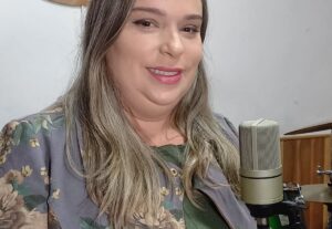 Eu vou Colocar voz em músicas autorais.