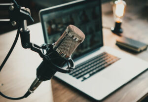 Eu vou editar, limpar, cortar e melhorar seu audio de podcas...