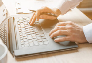 Eu vou ser sua digitadora e editora de forma eficaz.
