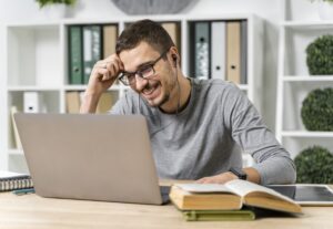 Eu vou fazer a tradução de ebook, texto e artigos.
