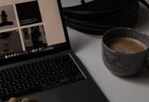Eu vou Criar artigos, e-book, traduzir, redação.