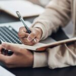 Eu vou ajudar a criar textos,traduzindo, inglês ao Português