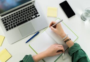 Eu vou fazer Tradução e correção de textos.