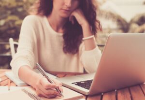 Eu vou  FAZER Textos Criativos para Blogs, Sites e Redes Soc...