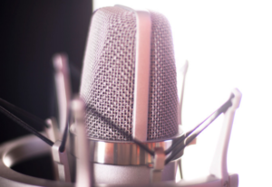 Eu vou Gravar seus áudios, sou locutor com voz grave