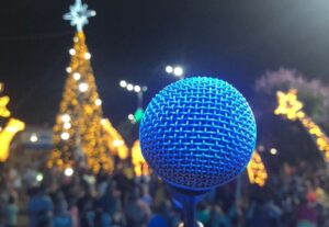 Eu vou cantar, compor e editar.
