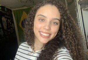 Eu vou traduzir o seu texto em inglês e espanhol