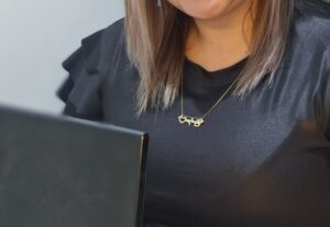 Eu vou criar vídeos e Folders atrativos para seu negócio.