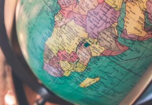 Eu vou traduzir qualquer texto de 5 idiomas para o português...