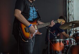 Eu vou gravar as guitarras da sua música