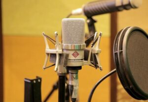 Eu vou Dublar o audio do seu vídeo para inglês.