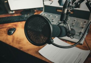 Eu vou dublar seus vídeos curtos para qualquer idioma com IA
