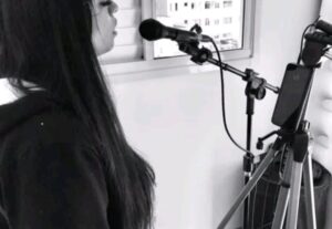 Eu vou cantar a sua música com a voz que ela merece.