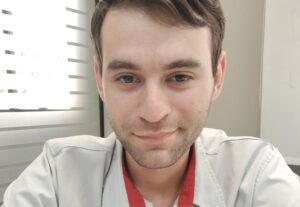 Eu vou analisar seu currículo e dar sugestão de melhorias.