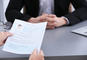 Eu vou fazer seu curriculo + carta de apresentação