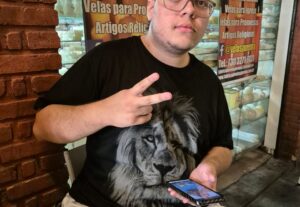 Eu vou criar um site simples para você com o que você quiser...