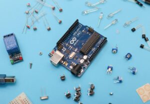 Eu vou programar um código em arduino para você