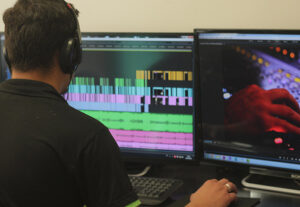 Eu vou editar seus vídeos de forma profissional e viral.