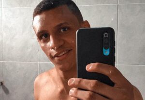 Eu vou legendar seus videos para storys ereels .