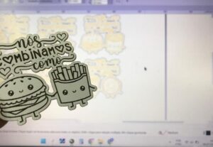 Eu vou vetoriza sua imagem em linha