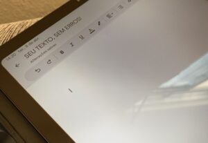 Eu vou corrigir seu texto e deixá-lo impecável