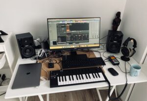 Eu vou gravar sua locução com minha voz natural.