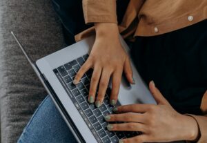 Eu vou Criar um texto de até 2 mil palavras para seu blog.