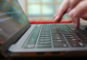 Eu vou digitar seus trabalhos escolares com rapidez