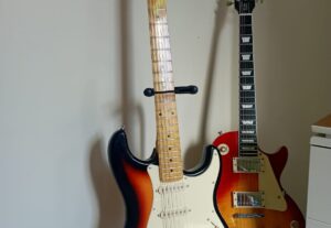 Eu vou criar um arranjo para a sua música com minha guitarra...
