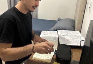 Eu vou editar seus vídeos e reels profissionalmente