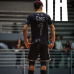 Eu vou fazer uma edição na sua foto no estilo de pôster