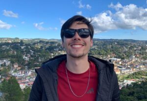 Eu vou fazer uma transcrição em português impecável para voc...
