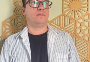 Eu vou fazer redações, traduções e transcrições.