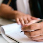 Eu vou Realizar  tradução de textos, redações e artigos.