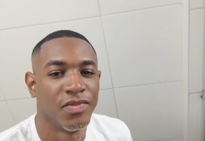 Eu vou criar, corrigir e traduzir o seu texto.