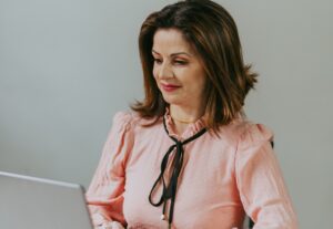 Eu vou digitar seus textos, transformar aúdios em textos