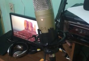 Eu vou gravar voz para seu projeto, locução.