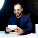 Eu vou gravar review UGC profissional do seu produto em 24h