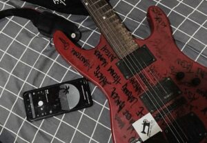 Eu vou criar um riff de metal na guitarra para você