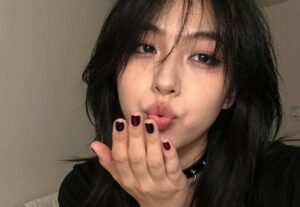 Eu vou criar uma modelo / influencer pra você. +18 ou não.