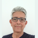 Eu vou narrar com voz firme profissional e poderosa