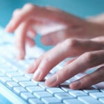 Eu vou Digitar, formatar e revisar seu texto.