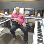 Eu vou Gravar a música comercial da sua loja ou produto.