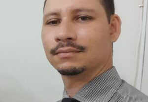 Eu vou fazer a revisão de até 8 páginas do seu texto.