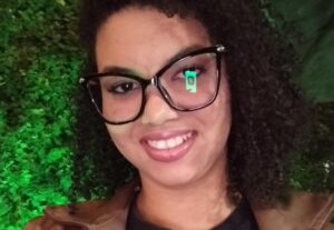 Eu vou escrever 2 roteiros com as falas e cenas para você