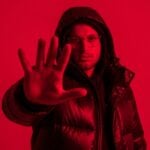 Eu vou criar 2 Flyers Animados com fotos de estúdio